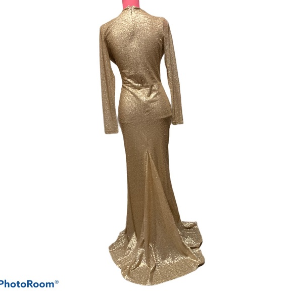 Sold 🎈Sequined open front low plunge gown gold size M - Picture 7 of 17